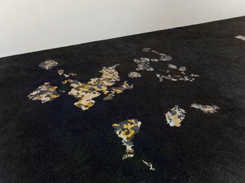 趙趙《彌留》尺寸可變  銅、不銹鋼、鐵，2018 
