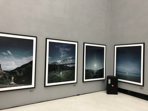 在紅磚美術(shù)館，探討安德里亞斯·穆埃攝影中的德國歷史與德國性