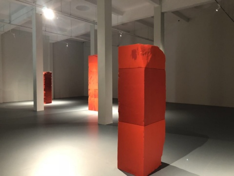 劉建華作品《碑》
