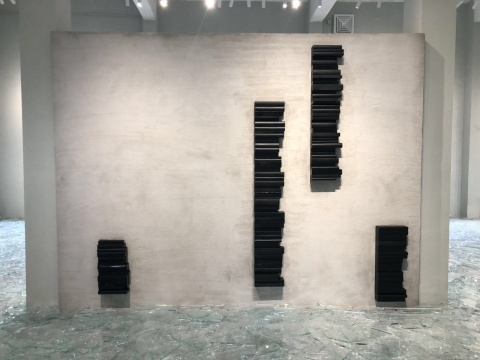 劉建華作品《黑色形體》

