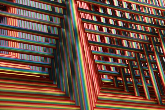 戴丹丹 《矩陣之禱告室》    300×300×300cm  彈力帶、鐵網(wǎng)、鋁合金 2019
