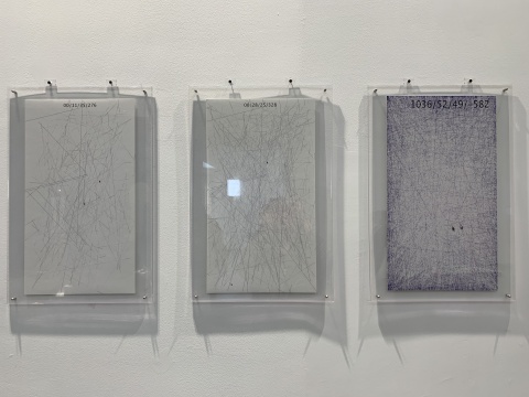 鄭達(dá) 《生成的線索》   40×60cm×4  互動(dòng)影像裝置 2015
