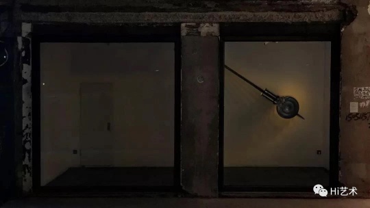 “李怒 ：左右”，紋身店實(shí)驗(yàn)藝術(shù)空間展覽現(xiàn)場（目前紋身店已撤出三里屯空間）
