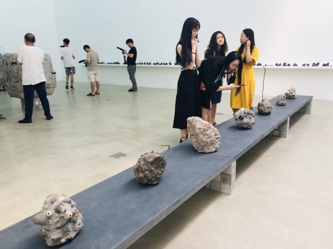 前波畫廊開(kāi)幕新展“宋紅權(quán)：地下”
