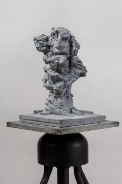 《再塑--馬賽曲戰(zhàn)士》青石，60 x 38 x 38 cm，2018
