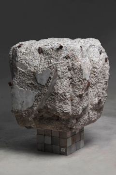 《靈眼洞府系列 #1》，水泥塊、鵝卵石，100 x 100 x 100 cm ，2019
