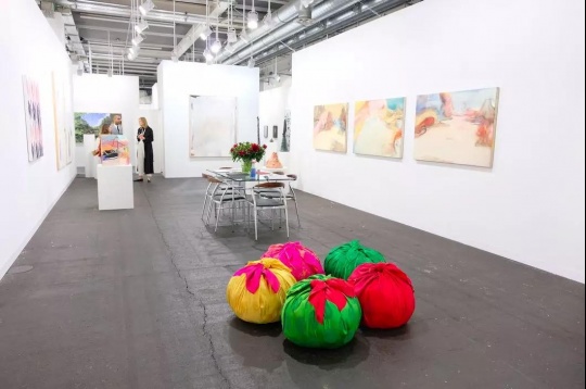 Kewnig畫廊廊展位，圖片來源：Art Basel官網(wǎng)

