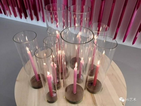 傅丹2019年的作品《飛行中的花園和鴿子》
