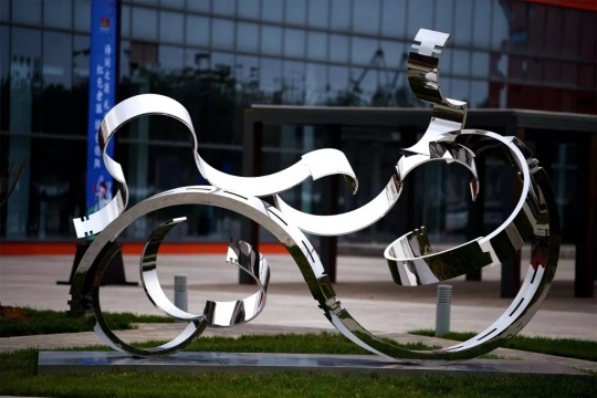 《SLIPSTREAM》(《流動(dòng)》) 作者：John Atkin 國(guó)籍：英國(guó)
