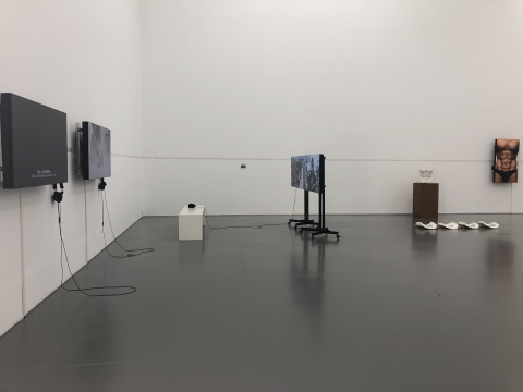李燎個展“做更好的人”
