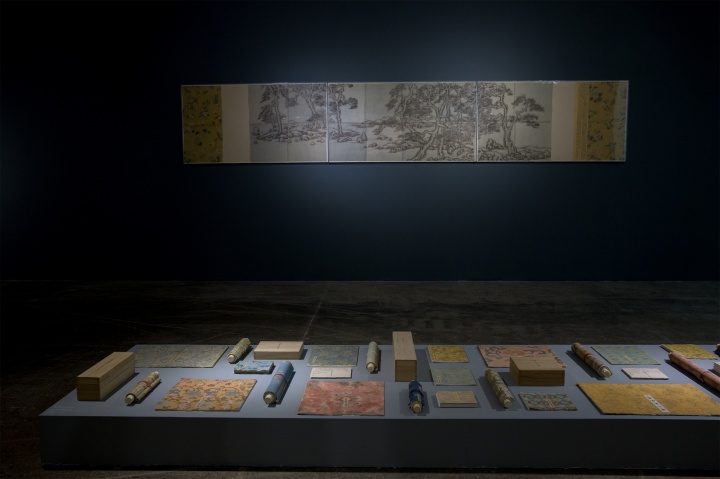 “彭薇：故事新編”展覽現(xiàn)場(chǎng)，當(dāng)代唐人藝術(shù)中心
