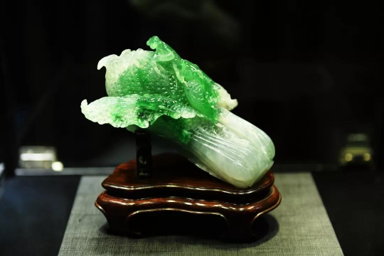 極其罕有天然翡翠白菜擺件
