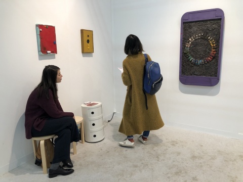 紐約的Kai Matsymiya畫(huà)廊是第二屆年度Gramercy International Prize的得主，今年帶來(lái)巴西藝術(shù)家Pedro Wirz有關(guān)虛擬社交的新作
