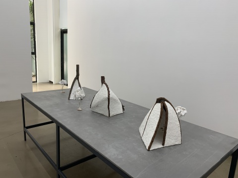 康靖?jìng)€(gè)展墨方Mocube，從樹(shù)木出發(fā)的雕塑與空間研究