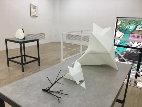 康靖?jìng)€(gè)展墨方Mocube，從樹(shù)木出發(fā)的雕塑與空間研究