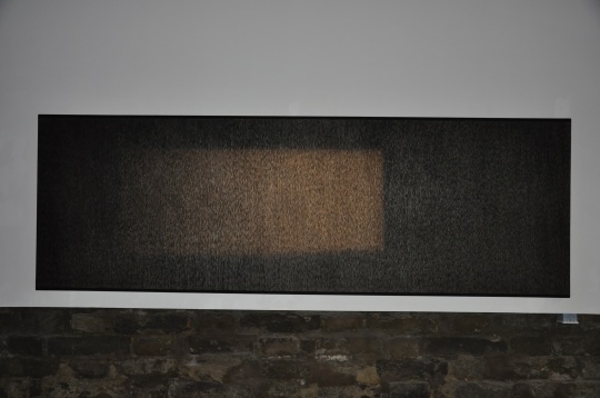 藝術(shù)糧倉黑白主義系列展第一回 “線中線” 作為褶痕之美的輕盈“逸派”
