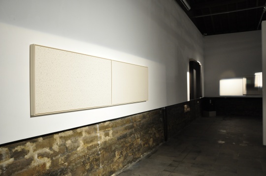 藝術(shù)糧倉黑白主義系列展第一回 “線中線” 作為褶痕之美的輕盈“逸派”