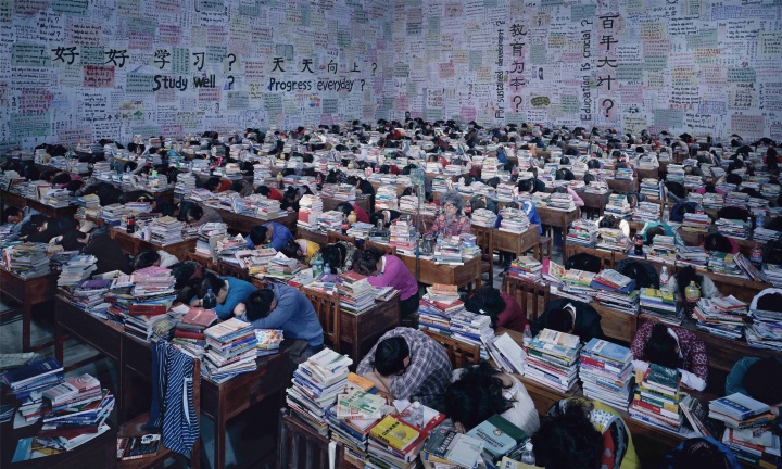 《跟你學(xué)》180×300cm C-print 2013
