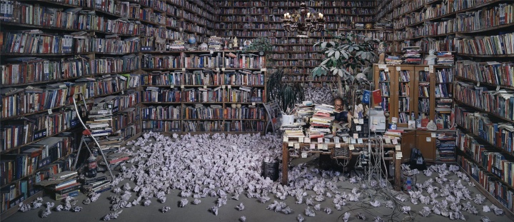 《跟他學(xué)》130×300cm C-print 2010
