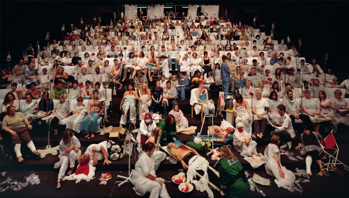《臨時(shí)病房》170×300cm C-print 2008

