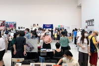 在abC藝術(shù)書展的人人人人人海中挑一本書有多難？