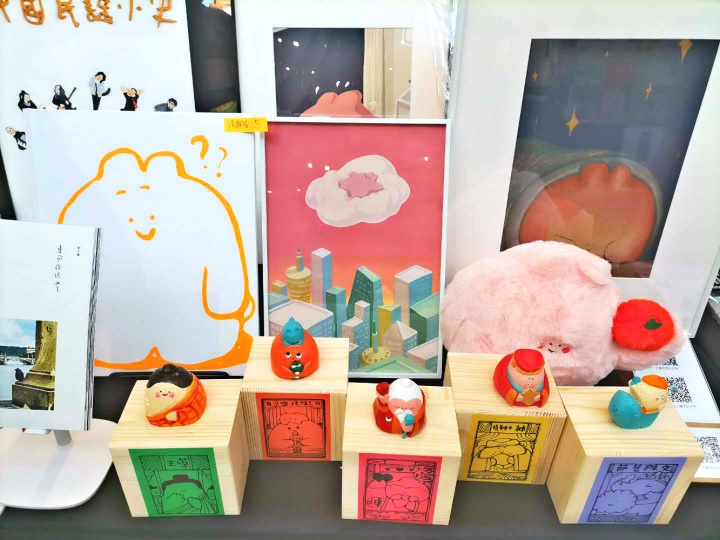 在abC藝術(shù)書(shū)展的人人人人人海中挑一本書(shū)有多難？