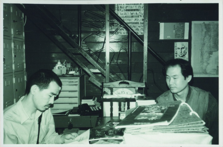 1996年劉港順（右）和陳侗在廣州博爾赫斯書店
