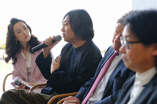 雕塑家鄭路先生發(fā)言
雕塑家鄭路先生發(fā)言