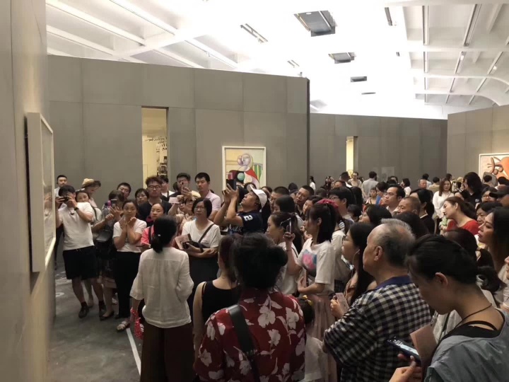 轟動一時的畢加索大展“一位天才的誕生”，
陳阿姨也因此為百人團導(dǎo)覽過。

 
