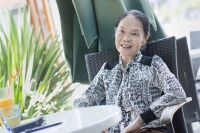 70歲的阿姨不刷劇不跳廣場(chǎng)舞，卻成了美術(shù)館“網(wǎng)紅”解說(shuō)員