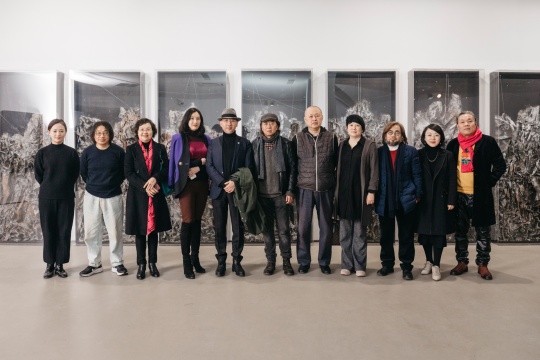展覽現(xiàn)場嘉賓合影
