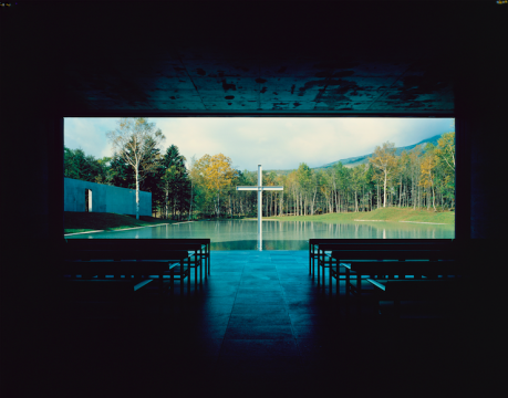 光之教堂 Church of the Light，圖片來(lái)源：安藤忠雄建筑研究所

“水之教堂”是安藤忠雄1975年為日本北海道設(shè)計(jì)的作品，也是世界上獨(dú)一無(wú)二，唯一一座以“水”為主題的教堂。
