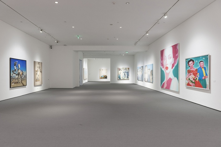 四川美術(shù)學院美術(shù)館新展“川美：‘新繪畫’的一代”現(xiàn)場  攝影：董林

參展藝術(shù)家：

郭偉（b.1960）、郭晉（b.1964）、楊述 （b.1965） 、吳建軍 （b.1966） 、海洲（b.1966）、趙能智 （b.1968）、鐘飆（b.1968）、沈小彤（b.1968）、何森 （b.1968）、俸正杰（b.1968）、陳曦（b.1969）、陳文波 （b.1969）、楊冕（b.1970）、張小濤 （b.1970）、謝南星（b.1970）、邱岸雄（b.1972） 、曹敬平（b.1972）、熊莉鈞（b.1975）、李繼開 （b.1975）、陳可（b.1978）沈娜 （b.1979）
