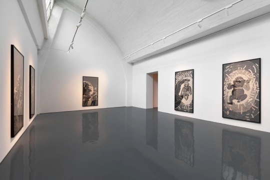 方力鈞同名版畫個(gè)展，藝·凱旋畫廊展覽現(xiàn)場
