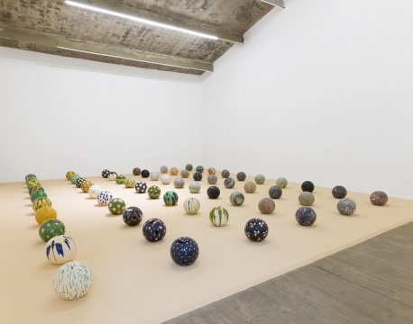 《祁連山系-30》 唐三彩陶瓷 巖石 球體直徑23cm(60只) 2020年
