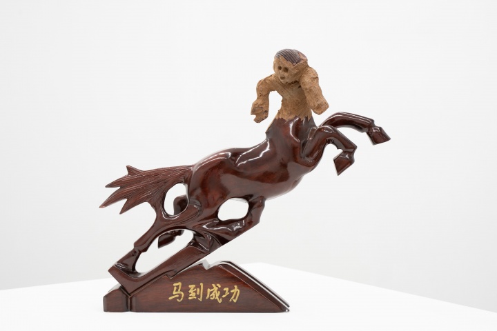 金氏徹平個(gè)展“物！物！物！”展覽現(xiàn)場(chǎng)，十點(diǎn)睡覺藝術(shù)空間
