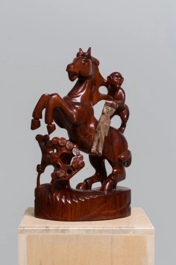金氏徹平 《隱匿之地的神話 （岡比）》 H41×W30×D13cm 木 2017
