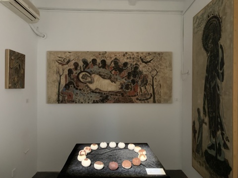 王瑞《無名》2.2×0.95m 木板、泥土、礦物質(zhì)顏料
