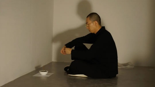 “輕微錯(cuò)位”的節(jié)目，相當(dāng)粗俗