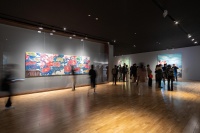 龍美術館新展  走入梁纓的“花花世界”,梁纓
