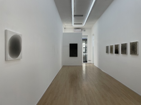 張震宇個展“塵變”，墨方展覽現(xiàn)場

