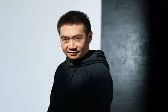 弧線、點(diǎn)、直線，他在畫布上重復(fù)了二十年