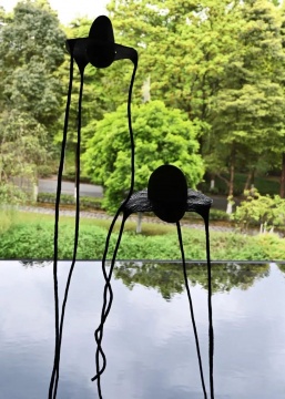 知美術(shù)館“消失的展覽”現(xiàn)場

《脆弱之間二號(hào)》（局部）張琪凱，2021

石頭、銅，98 × 78 × 167cm

圖片致謝藝術(shù)家
