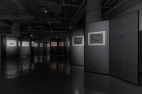 蘇州金雞湖美術(shù)館版畫(huà)展  十位中國(guó)當(dāng)代名家的“集成”之作,徐冰,張曉剛,王華祥,孟祿丁,馮夢(mèng)波,陳琦,吳洪亮,洪浩,邱志杰,蘇新平