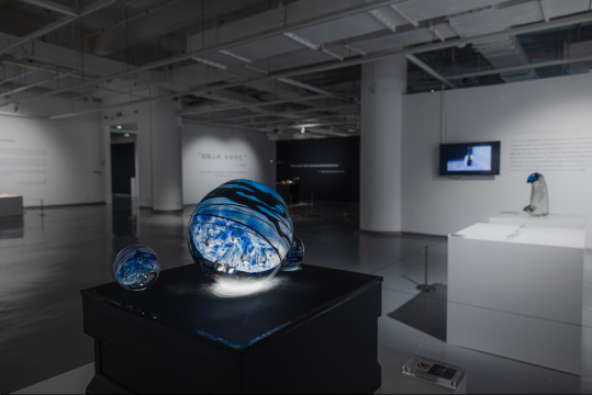 金雞湖美術館孟舒當代玻璃藝術展 置身浩瀚無垠的寰宇之間