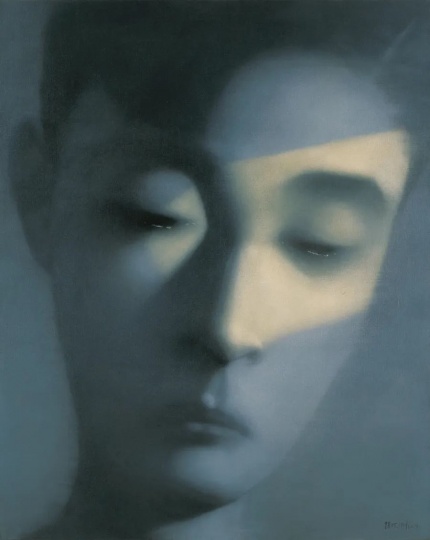 2004年，劉蘭在程昕東國(guó)際當(dāng)代藝術(shù)空間買下了張曉剛的作品《失憶與記憶No.26》，她也是2005年之前程昕東遇到的唯一一位中國(guó)藏家。（圖片提供：劉蘭）
