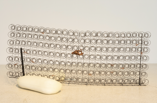 沈遠 《Gazelles，1990-2020》 196x75x14cm, 97x74x20cm 蠟、鐵絲、鐵條、銅絲、銅 1990-2020
紅磚美術(shù)館“垂釣”展覽現(xiàn)場，2022
 
