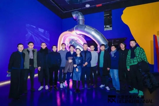 策展人馬巖松與參展建筑師合影

