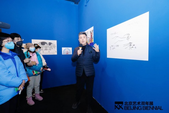 策展人馬巖松現(xiàn)場(chǎng)導(dǎo)覽
