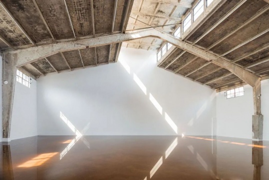 

安東尼 · 葛姆雷個展“屯蒙”Host 展覽現(xiàn)場, 2016
泥土和海水, 總深度：23cm
北京常青畫廊, 攝影：Oak Taylor-Smith


 
